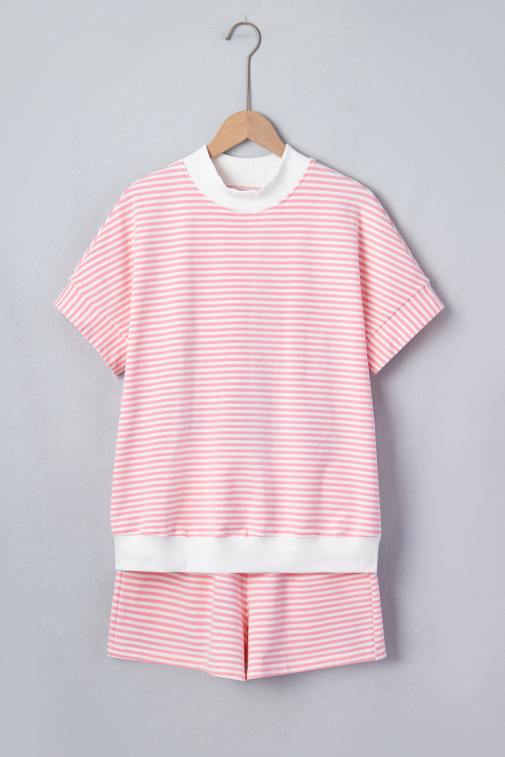 Green Stripe Cuffed Sleeve Contrast Mock Neck Tee Casual 2pcs Short Set