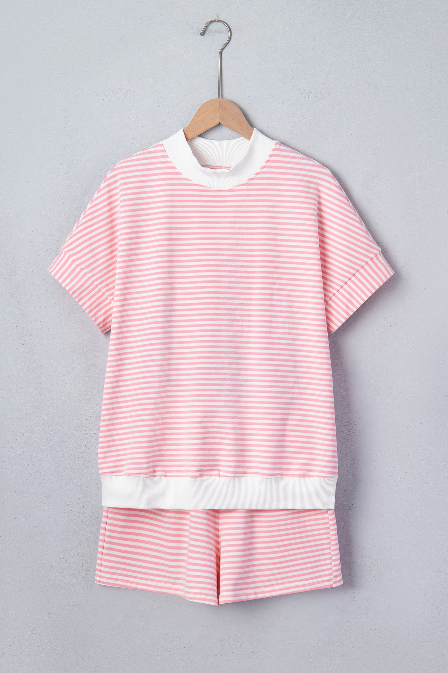 Green Stripe Cuffed Sleeve Contrast Mock Neck Tee Casual 2pcs Short Set