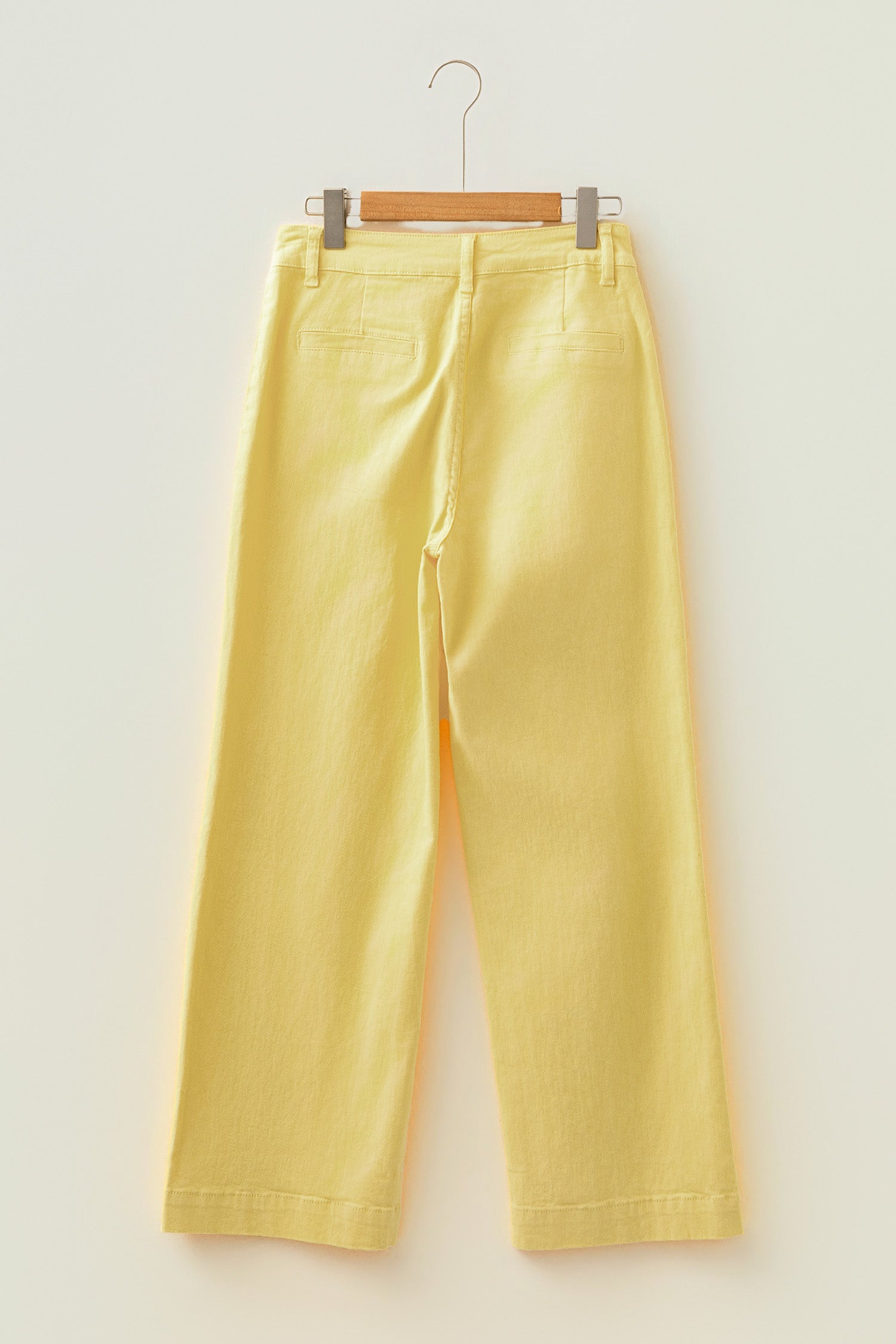 White Solid Color Scalloped Patch Pocket Shift Jeans