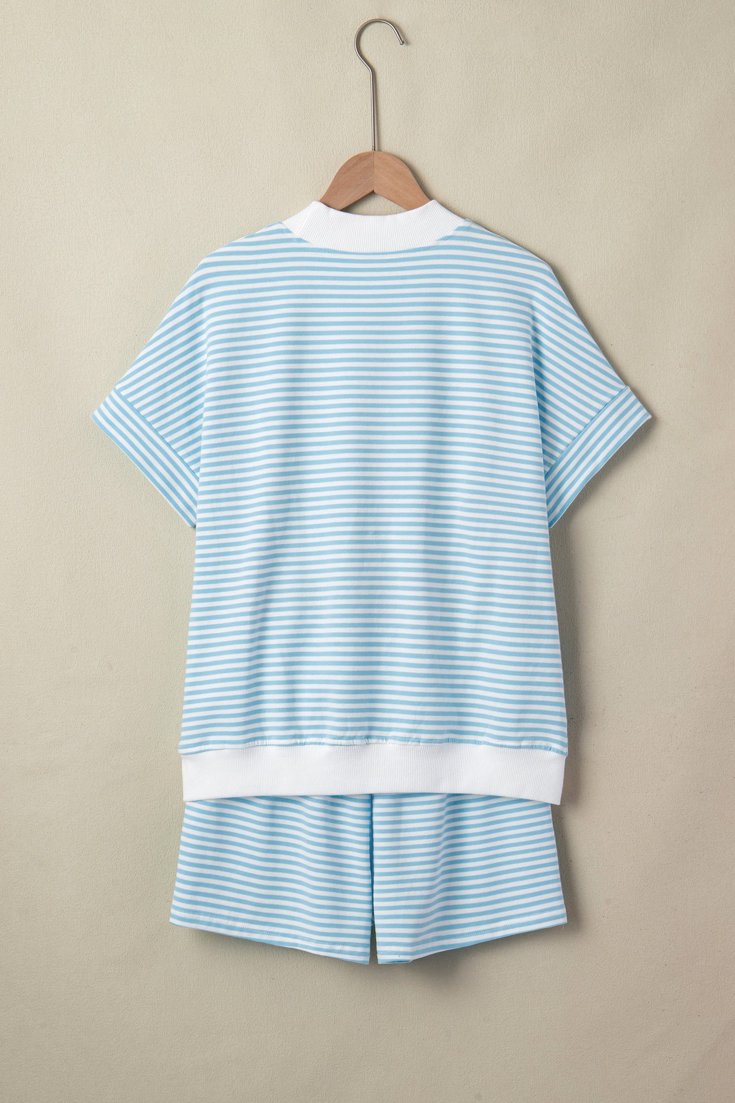 Green Stripe Cuffed Sleeve Contrast Mock Neck Tee Casual 2pcs Short Set