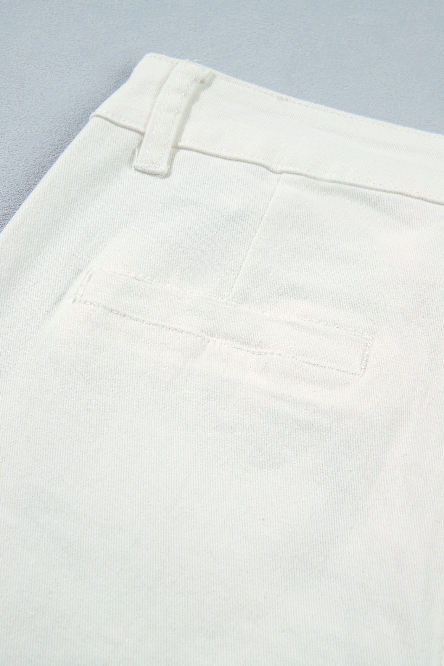 White Solid Color Scalloped Patch Pocket Shift Jeans