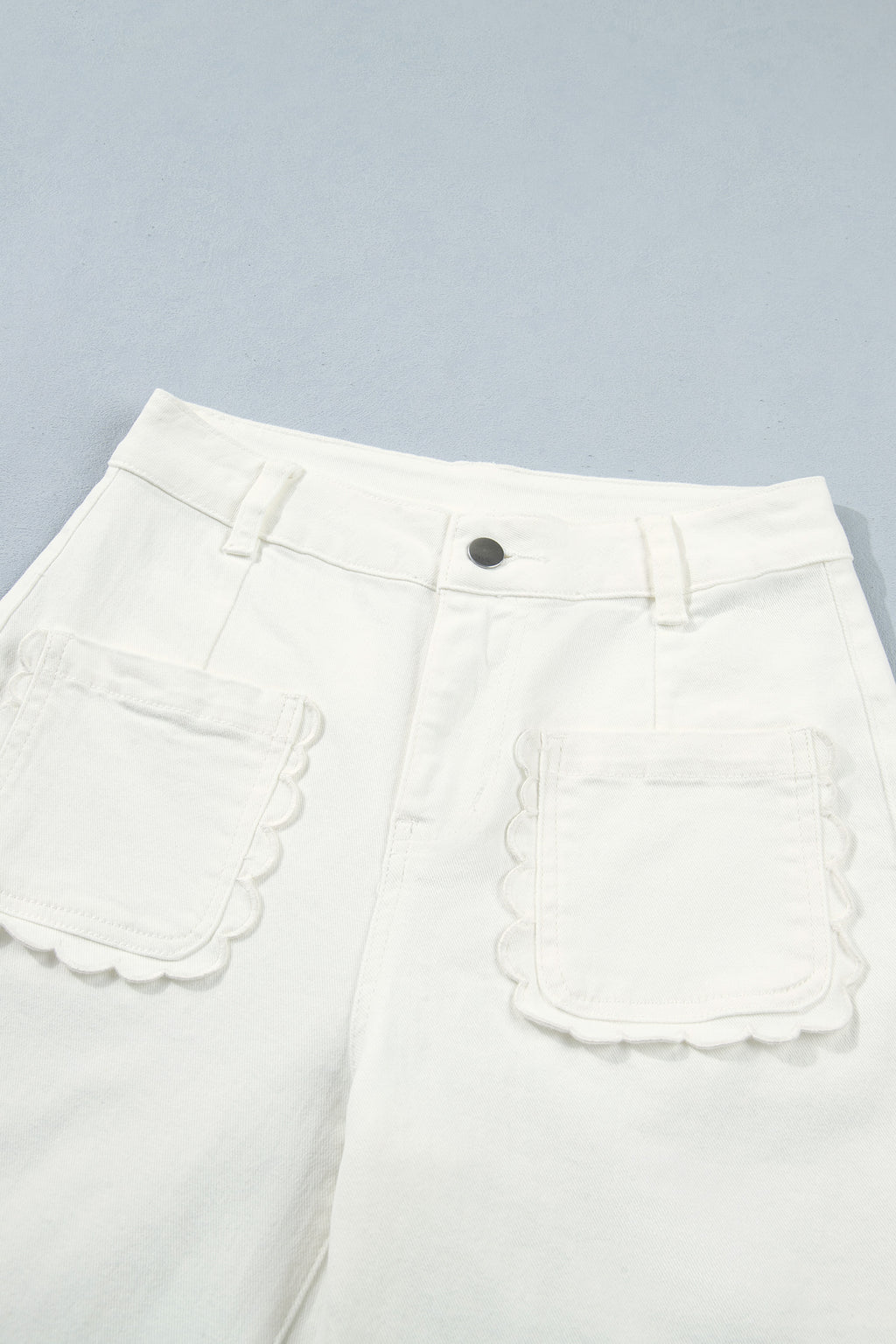 White Solid Color Scalloped Patch Pocket Shift Jeans
