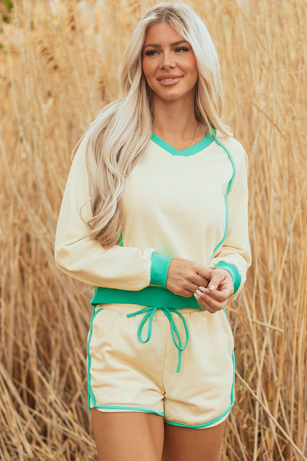 White Contrast Trim Colorblock Long Sleeve Pullover and Drawstring Shorts 2pcs Outfit