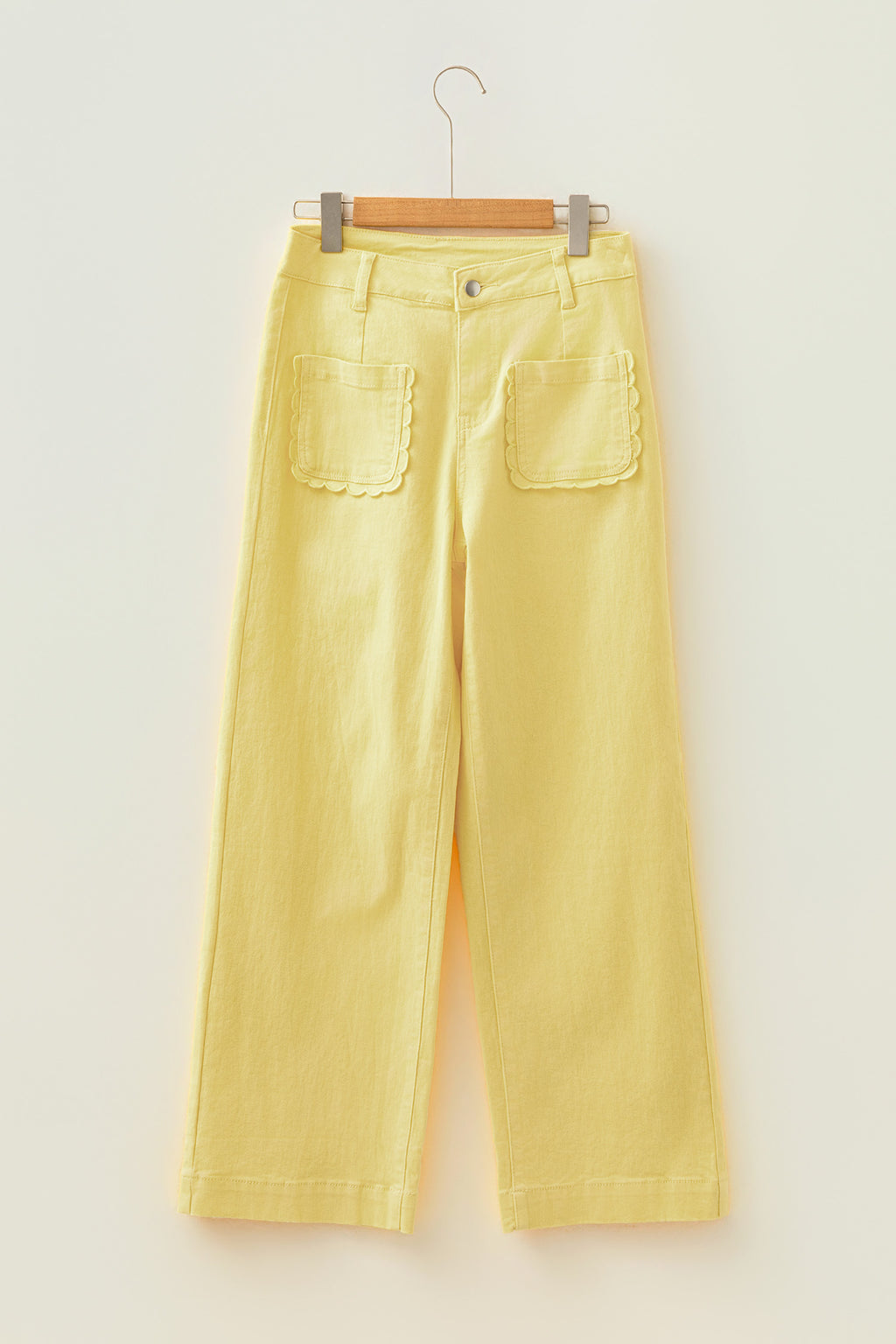 White Solid Color Scalloped Patch Pocket Shift Jeans